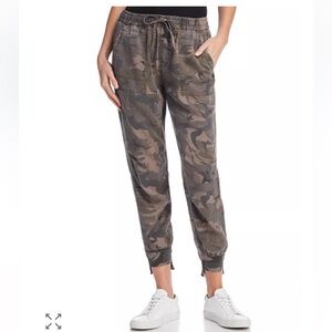 Pam And Gela Women’s Embellished Camo Jogger Pants Size S